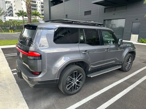 Used 2024 Lexus GX 550 w/ Accessory Package (2T) AWD/4WD image 3