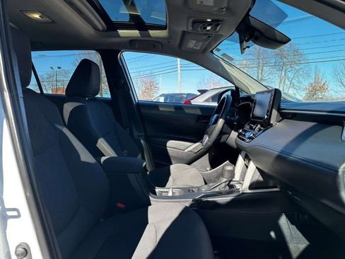 Used 2022 Toyota Corolla Cross LE w/ Moonroof Package image 10