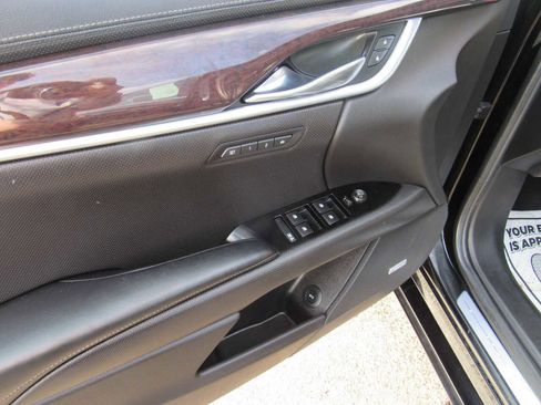 Used 2016 Cadillac XTS Premium image 9