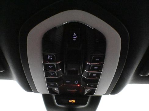Used 2026 Porsche Macan AWD/4WD image 21