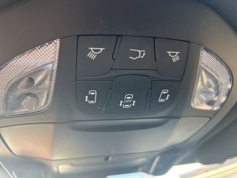 Used 2022 Chrysler Pacifica Limited w/ S Appearance Package image 35