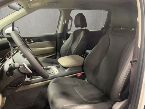 New 2026 Kia Carnival LXS image 11