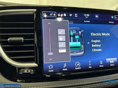 Used 2023 Chrysler Pacifica Limited w/ Uconnect Theater Family Group FWD image 50