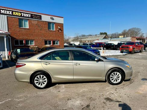 Used 2015 Toyota Camry LE FWD image 5