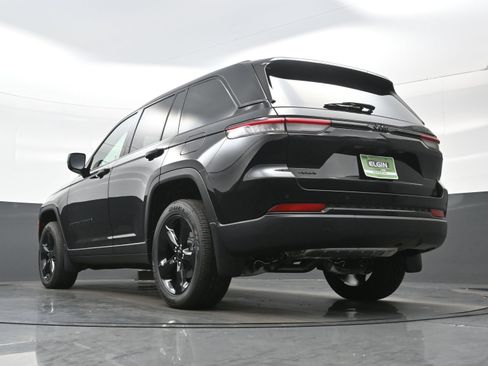 New 2025 Jeep Grand Cherokee Altitude AWD/4WD image 13