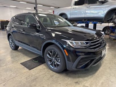 Used 2022 Volkswagen Tiguan SE w/ Panoramic Sunroof Package