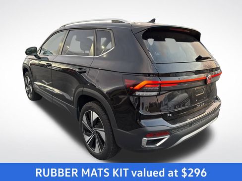 Certified 2025 Volkswagen Taos SE w/ Panoramic Sunroof Package image 3