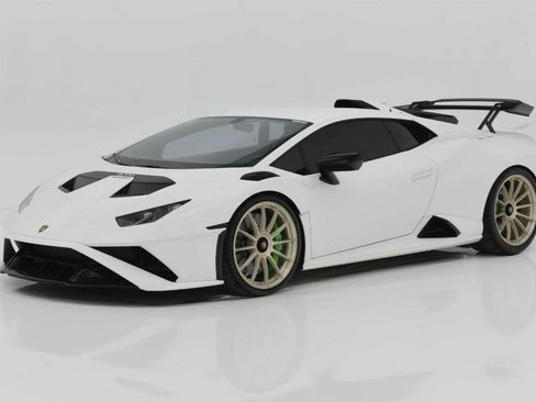 Used 2022 Lamborghini Huracan STO image 1