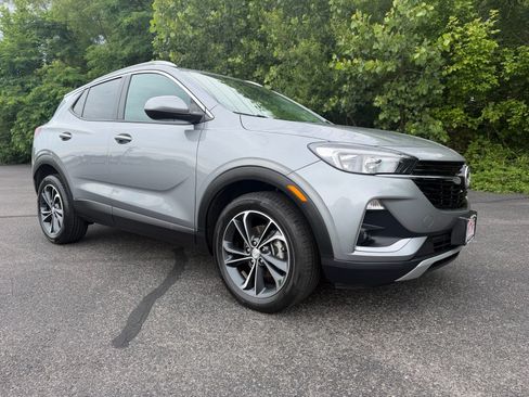 Used 2023 Buick Encore GX Select FWD image 2