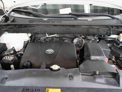 Used 2019 Toyota Highlander XLE AWD/4WD image 32