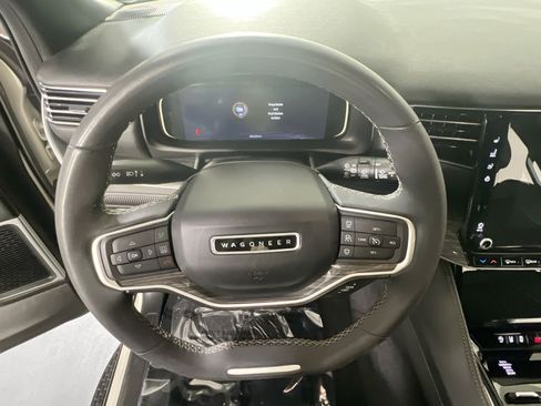 Used 2022 Jeep Wagoneer Series III image 11