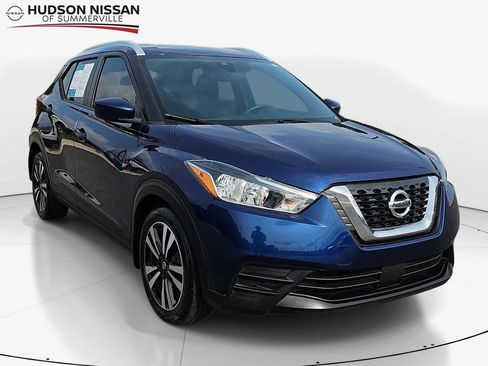 Used 2020 Nissan Kicks SV FWD image 1