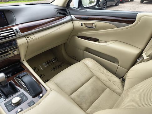 Used 2016 Lexus LS 460 w/ Comfort Package RWD image 16