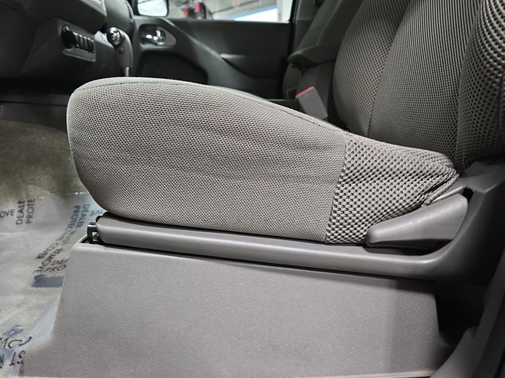 Used 2016 Nissan Frontier SV AWD/4WD image 29