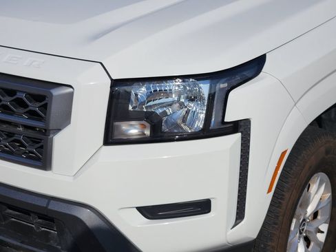 Used 2024 Nissan Frontier SV RWD image 5