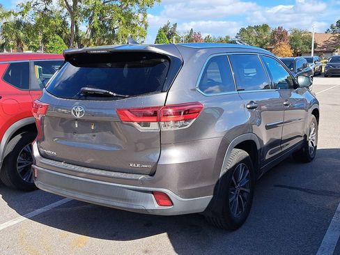 Used 2018 Toyota Highlander XLE image 3