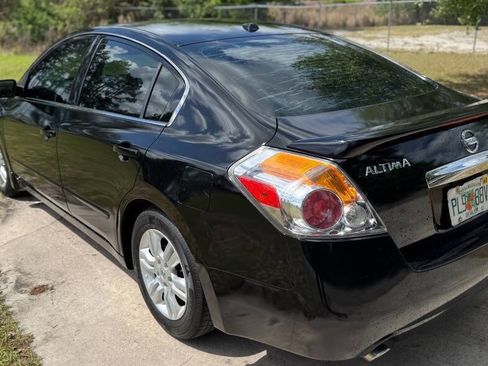 Used 2010 Nissan Altima 2.5 SL w/ Technology Pkg FWD image 4