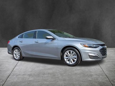 Used 2025 Chevrolet Malibu LT FWD image 2