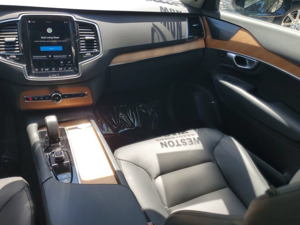 Certified 2024 Volvo XC90 B5 Plus w/ Protection Package Premier AWD/4WD image 14