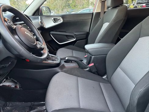 Used 2024 Kia Soul LX w/ Option Group 015 FWD image 10