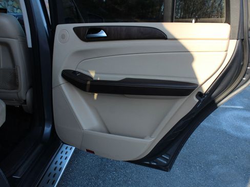 Used 2017 Mercedes-Benz GLS 450 4MATIC image 18