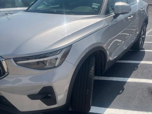 Used 2023 Volvo XC40 B4 Plus w/ Driver Assist Package FWD image 2