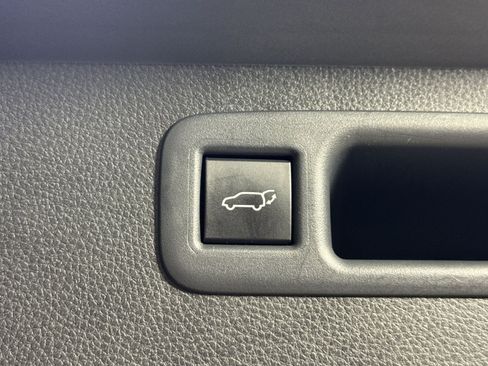 Used 2025 Toyota Highlander Platinum AWD/4WD image 40