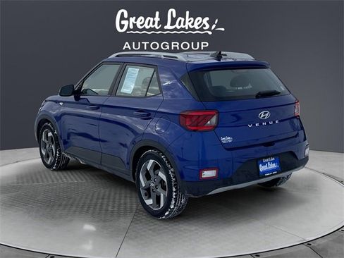Used 2022 Hyundai Venue SEL image 3