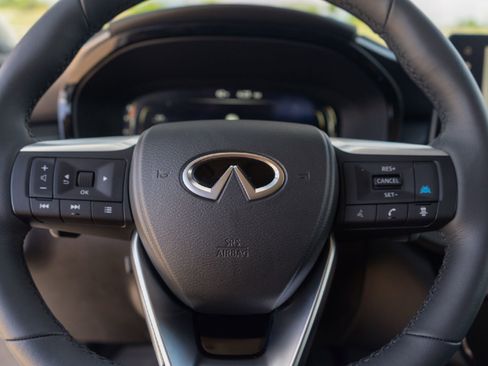 Certified 2026 INFINITI QX60 Luxe w/ Family Package image 9