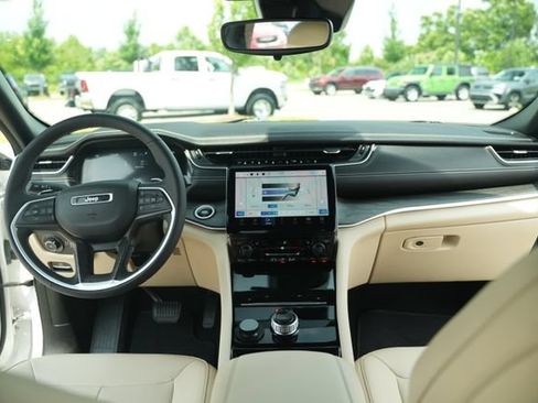Used 2023 Jeep Grand Cherokee Limited w/ Black Appearance Package RWD image 26