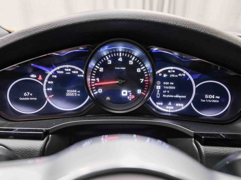 Used 2022 Porsche Cayenne Platinum Edition image 22