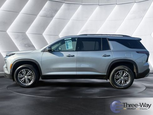 Certified 2024 Chevrolet Traverse LT FWD image 2