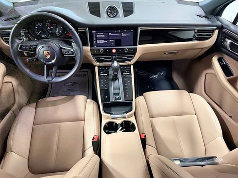 Used 2025 Porsche Macan image 16