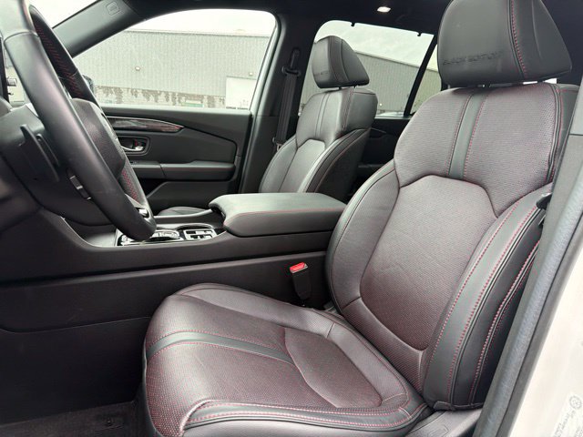 Used 2025 Honda Pilot Black Edition image 14