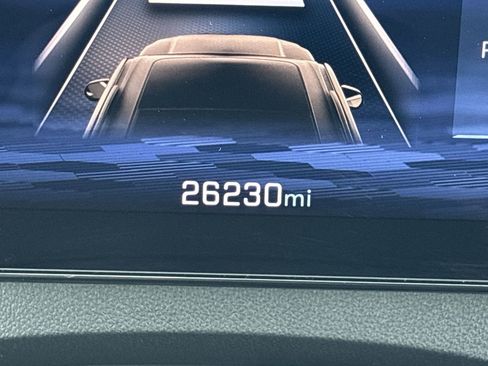 Used 2025 Chevrolet Traverse LT image 34