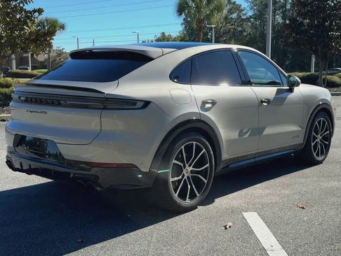 Used 2025 Porsche Cayenne GTS image 8