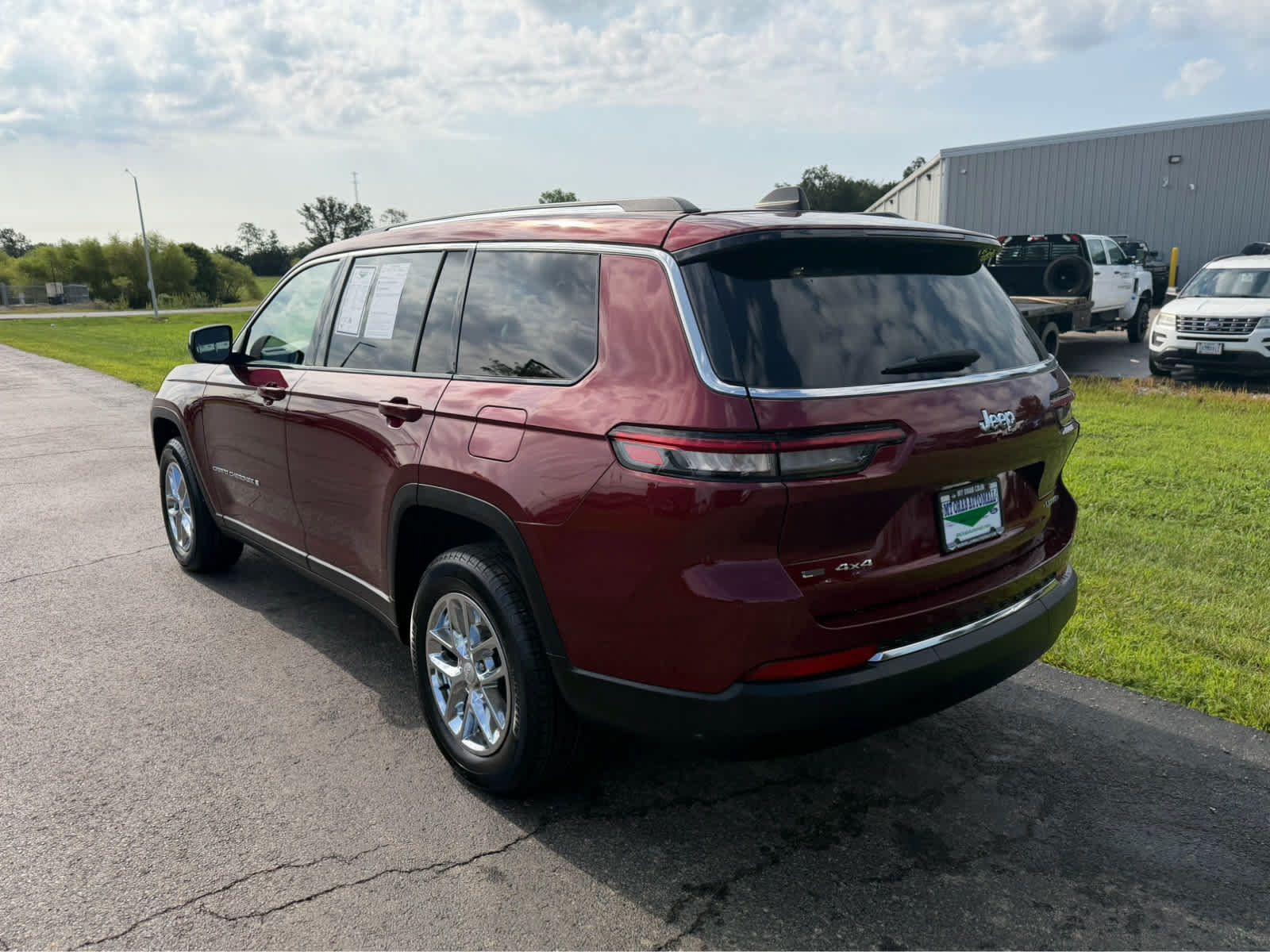 Used 2023 Jeep Grand Cherokee L Laredo w/ Luxury Tech Group I AWD/4WD image 7