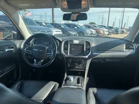 Used 2019 Chrysler 300 Touring L w/ Quick Order Package 22F AWD/4WD image 12
