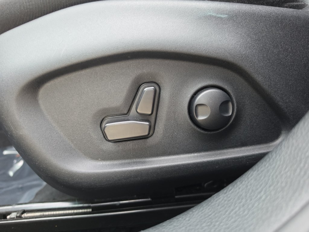 Used 2025 Jeep Compass Limited AWD/4WD image 16