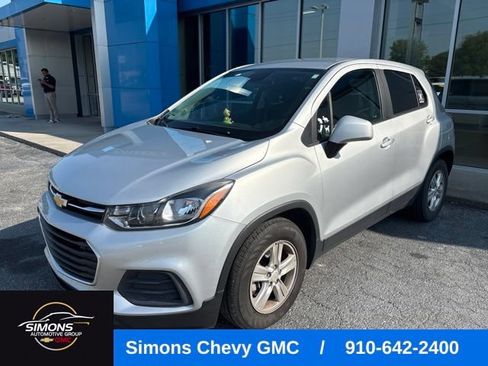 Used 2022 Chevrolet Trax LS w/ Tint and Cruise Package FWD image 1