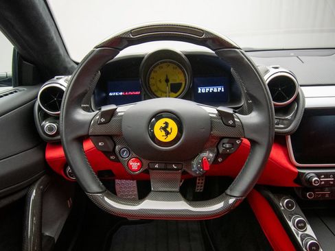 Used 2018 Ferrari GTC4Lusso AWD/4WD image 11