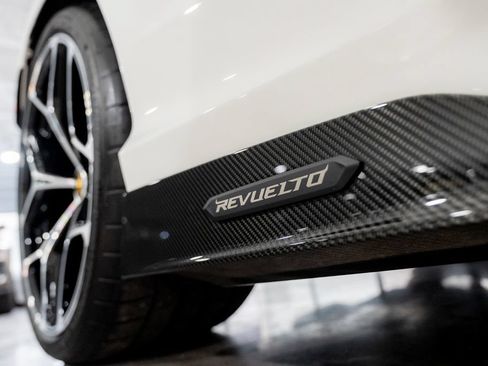 Used 2025 Lamborghini Revuelto AWD/4WD image 11