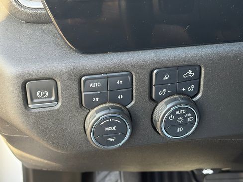 Used 2024 Chevrolet Silverado 2500 LTZ w/ LTZ Convenience Package AWD/4WD image 19