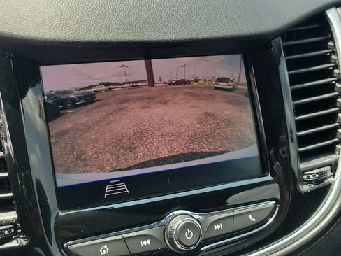 Used 2022 Chevrolet Trax LT w/ LT Convenience Package FWD image 16