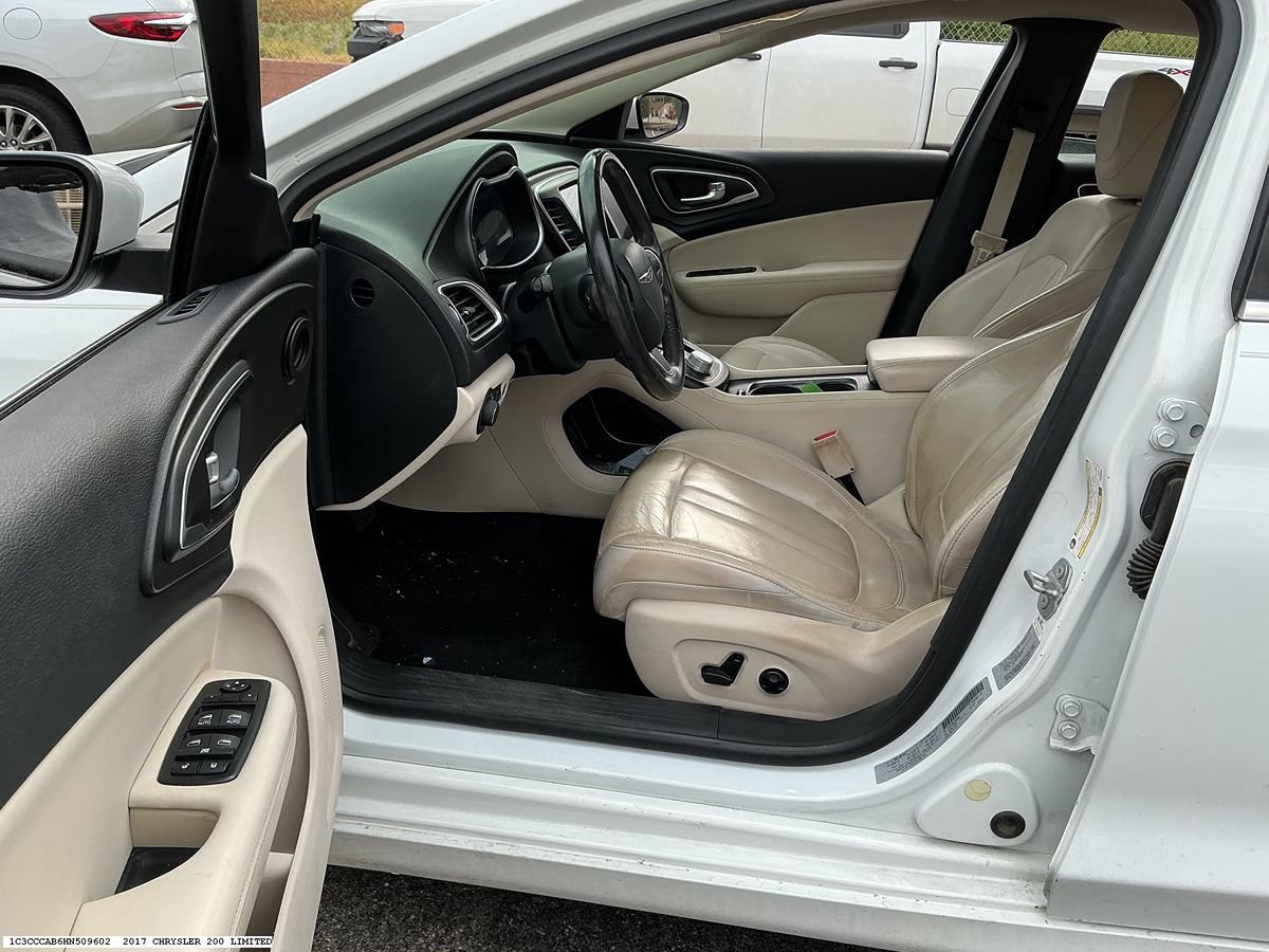 Used 2017 Chrysler 200 Limited Platinum FWD image 8