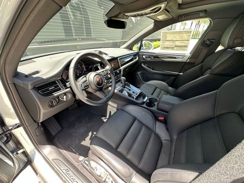 Certified 2025 Porsche Macan Turbo AWD/4WD image 4