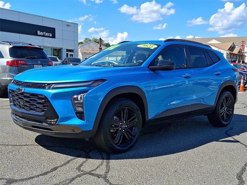 Used 2025 Chevrolet Trax ACTIV w/ Driver Confidence Package image 3