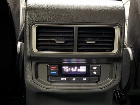 Used 2024 Volkswagen Atlas SE image 25