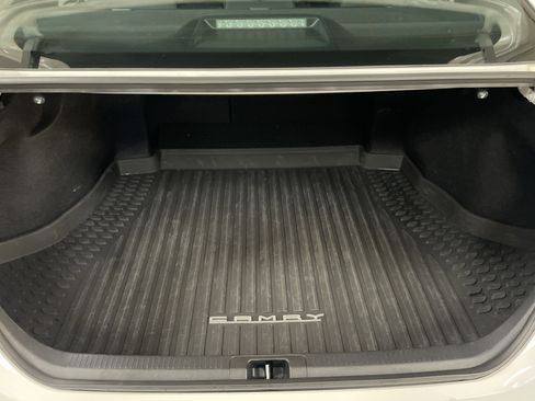 Used 2025 Toyota Camry SE image 34