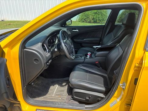 Used 2017 Dodge Charger R/T w/ Plus Group RWD image 9